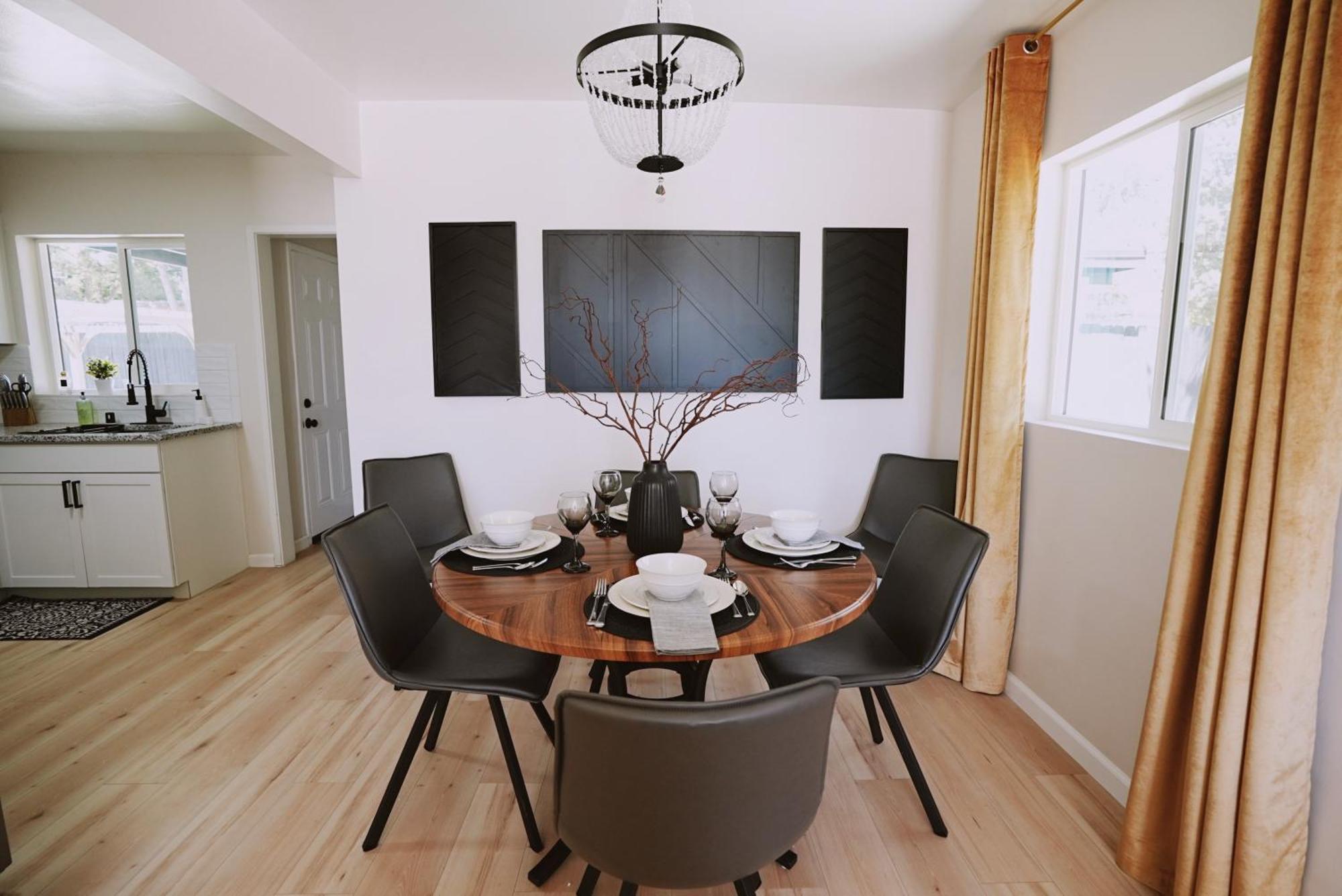 Centrally Located! Remodeled! Huge Backyard! The White House Albuquerque Exterior foto
