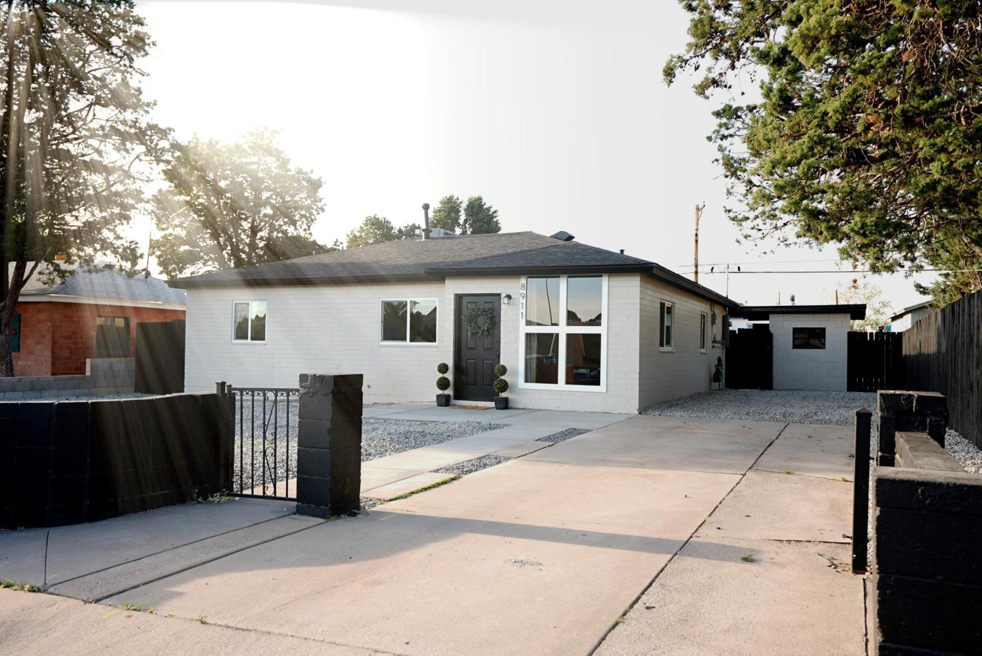 Centrally Located! Remodeled! Huge Backyard! The White House Albuquerque Exterior foto